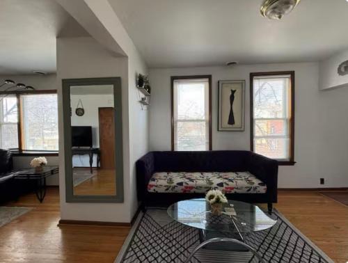 Bridgeport Apartment | Location! Location! 2bd 1bth spacious apartment!