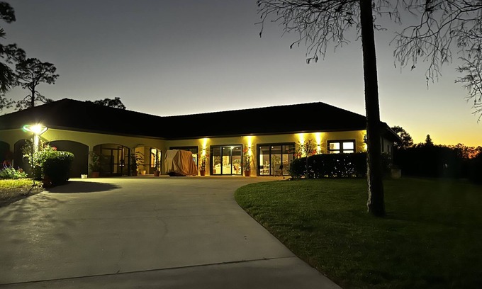Naples House | LOCATION , LOCATION, LOCATION ! LUXURY OAKES ESTATES HOME FOR SEASONAL RENTAL