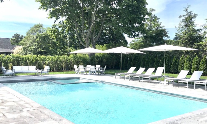 Chatham House | Location! Pool & Spa! 2 Primary Suites, Walk to Town, Beach, Chatham Bars Inn