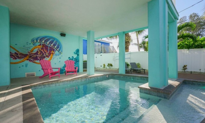 Bradenton Beach House | Location! Rooftop! Walk to Restaurants + Bars!