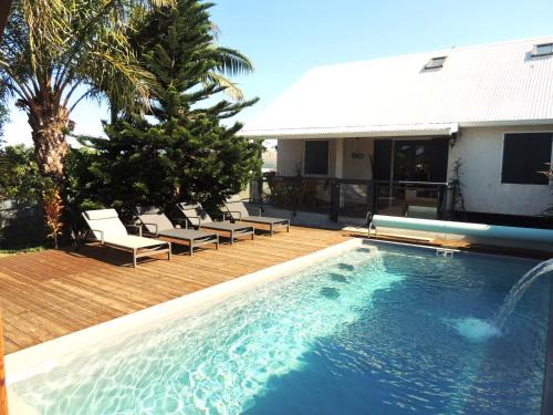 Saint-Pierre House | Location saisonnière by Lzi