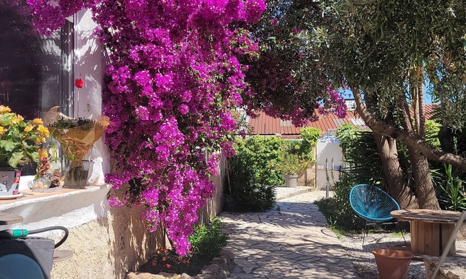 Cuers House | Location Saisonnière Villa Équipée Piscine et Climatisation 20 mn des Plages