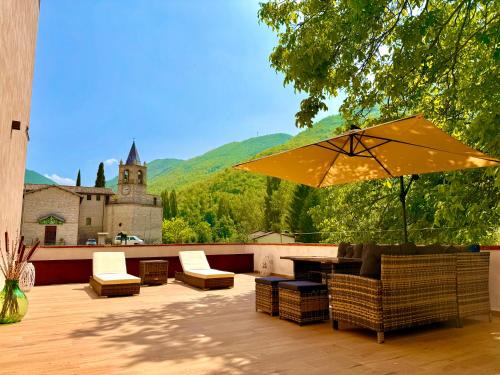 Scopoli House | Locazione Turistica al Castello di Scopoli, situata tra Pale e Rasiglia sulla via Francigena a due passi da Sellano Foligno Assisi e Spoleto