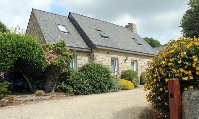 Locronan House | LOCRONAN - Beautiful house, veranda and large garden - near sea and bay view