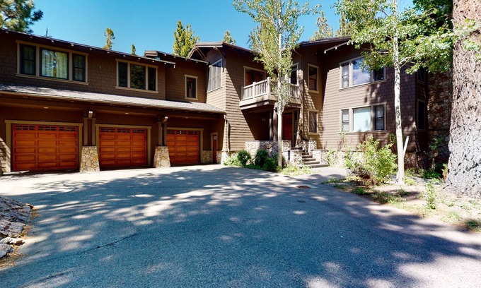 Crooked Pines House | Lodestar #2001 (5-Bedroom Home) - Pets Allowed by RedAwning