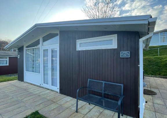 Llanybri Apartment | Lodge 54 Elmrise Park