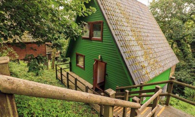 Liverton Cottage | LODGE 58 - OAK TREE LODGE, pet friendly, with pool in Chudleigh