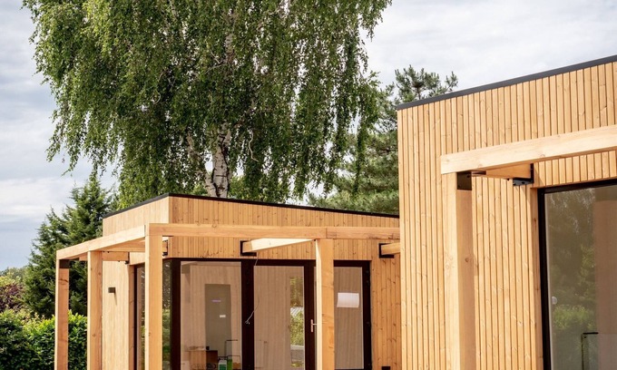 Leuken House | Lodge by Rhine with Stunning Water Views