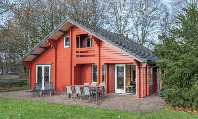 Arcen Cottage | Lodge by the Lake in Arcen's Tranquil Nature