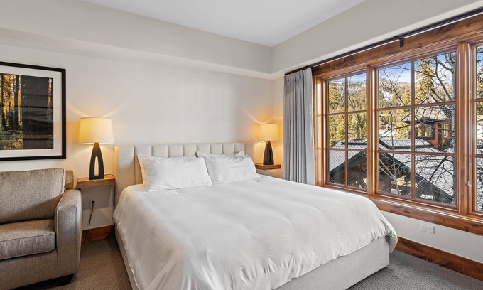 Tamarack Apartment | Lodge King Studio Condo - Idyllic King Stylish Studio