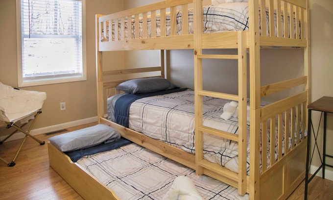 Bradford Cabin | Lodge on Lamoka - Guest Suite