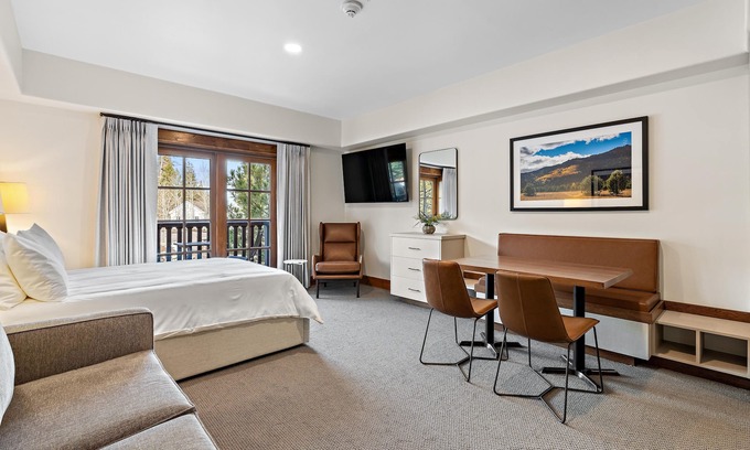 Tamarack Apartment | Lodge Queen Studio Condo - Captivating Studio with Balcony
