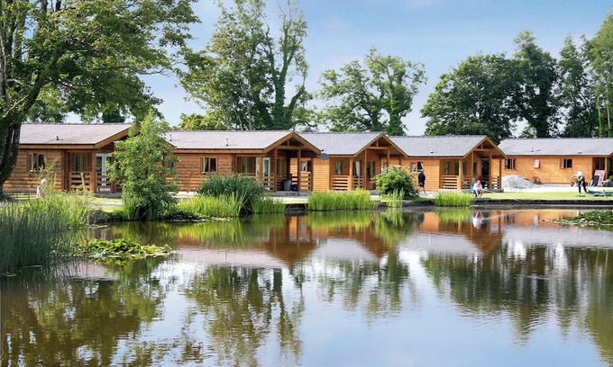 Criccieth Ski Chalet | Lodge with one double and one twin.