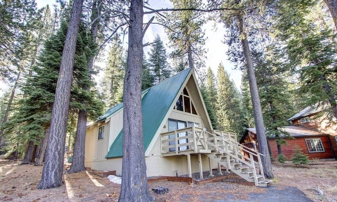Pioneer Trail House | Lodgepole Chalet - Cabin in Woods
