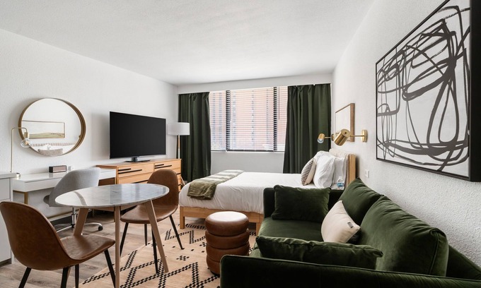 Greenway Plaza-Upper Kirby Apartment | Lodgeur | Studio by Levy Park | Upper Kirby