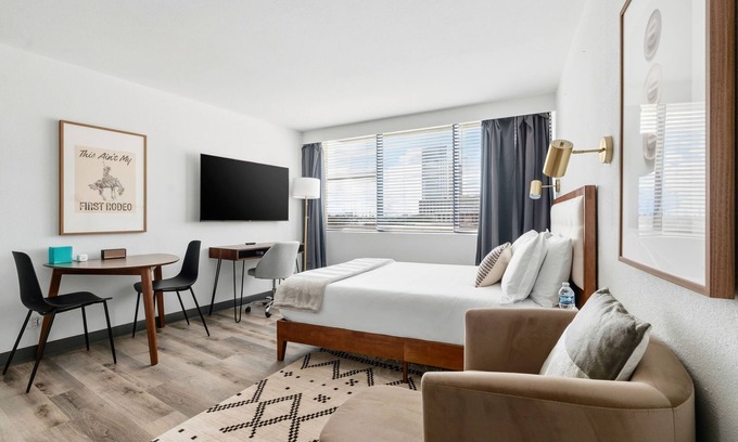 Greenway Plaza-Upper Kirby Apartment | Lodgeur | Studio w/fast WiFi & desk | Upper Kirby