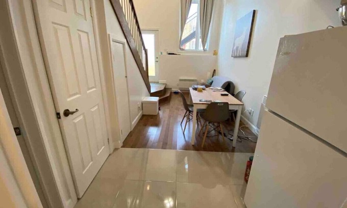Bellerive Apartment | Loft 16 pieds avec terrasse et spa sur le toit!
