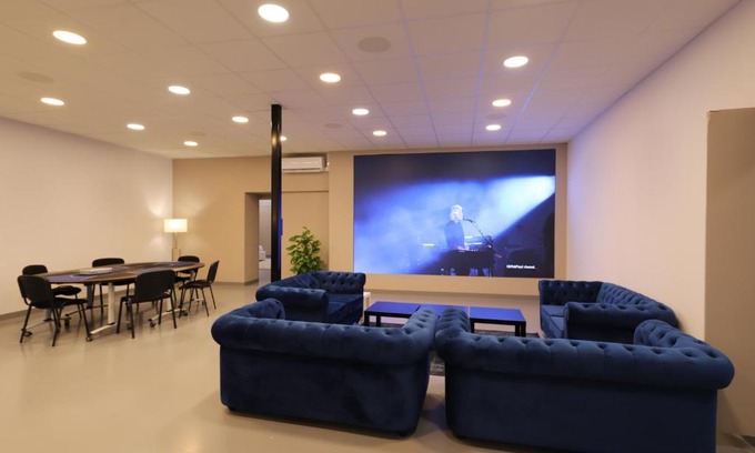 6th Arrondissement Apartment | Loft 200m2 avec écran led géant de 10m2