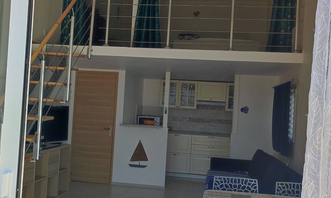 Saint-Cyr-sur-Mer Cabin | Loft 40 M2 4 Personnes Avec Jardin et Jacuzzi Luxe