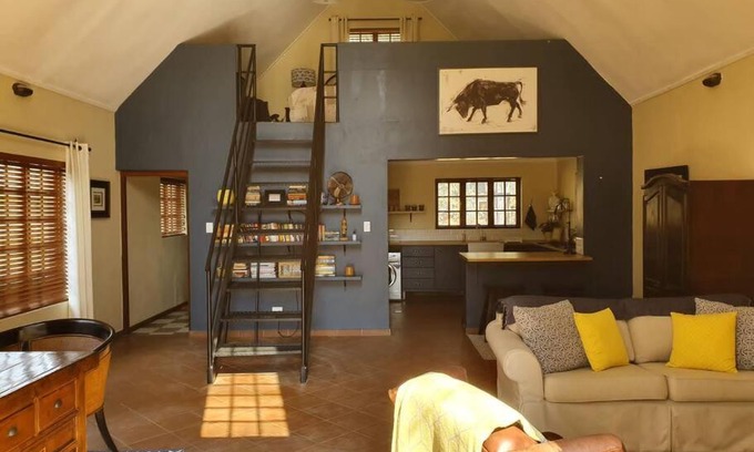 Centurion Apartment | Loft Apartment, country setting.
