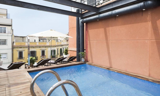 el Fort Pienc Apartment | Loft at the Arc de Triomphe in Barcelona with terrace, pool and free Wi-Fi