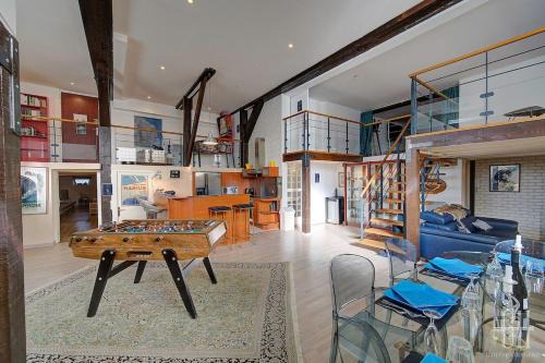 La Riche Apartment | Loft atypique avec bowling, baby-foot, flipper pour 8 voyageurs