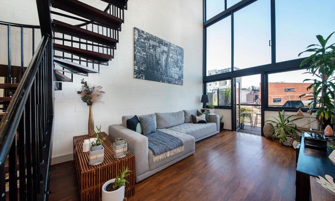 Richmond Apartment | Loft Living Close to the MCG