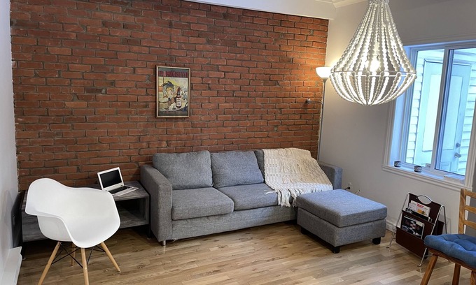 La Petite-Patrie Condo | Loft Montrealais Avec Cour Privé!