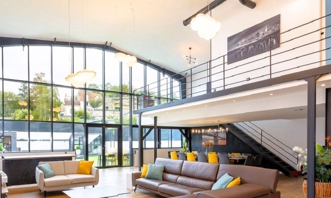 Vouvray House | Loft with swimming pool and apartment