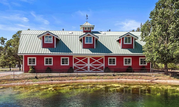 Heber Apartment | Lofted Legacy Barn, White Mountains AZ