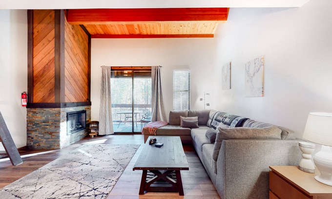 Truckee House | Lofted Mountain Escape W/Free WiFi, Shared Pool/Hot Tub, Golf & Skiing Nearby