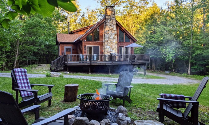 Stratton and Bromley Ski Areas Cabin | Log Cabin Escape: Well-stocked, clean, cozy & comfortable