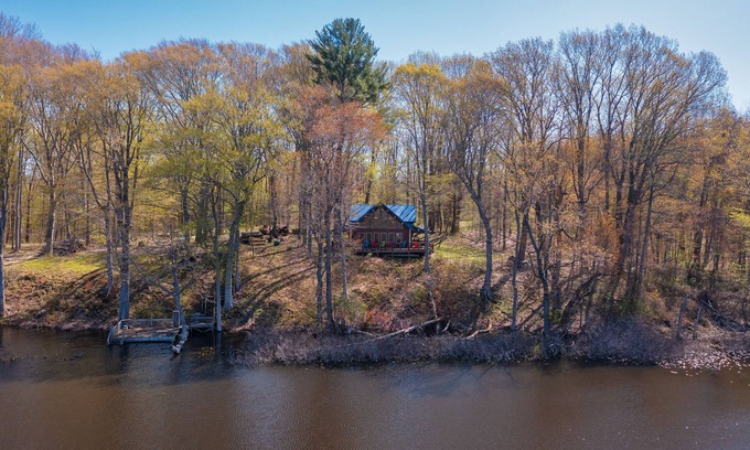Lawrence Cabin | Log cabin- fishing-Lake- close to South Haven