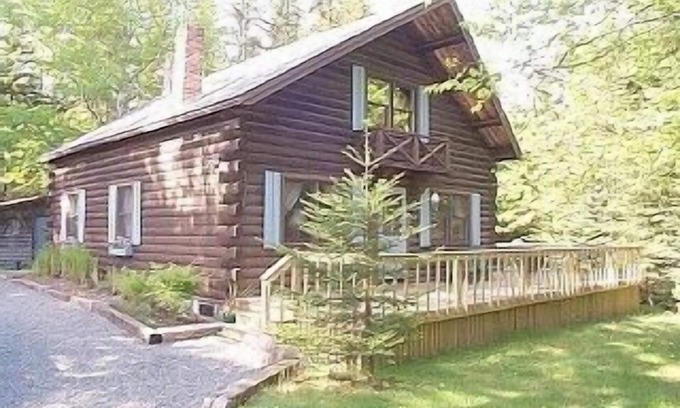 Southwest Harbor Cabin | Log cabin in the best town on Mt. Desert Island