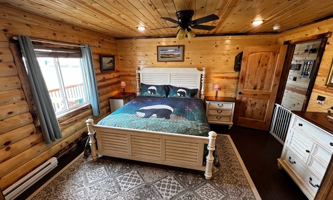 Whitehall House | Log Cabin in Whitehall