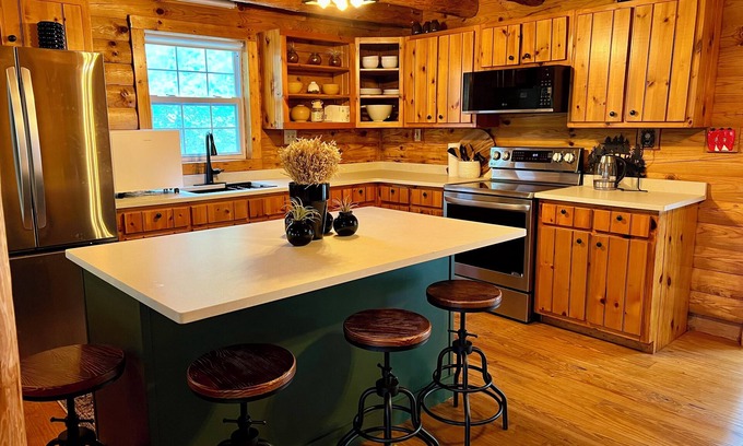 Monroe Cabin | Log Cabin Retreat in Monroe