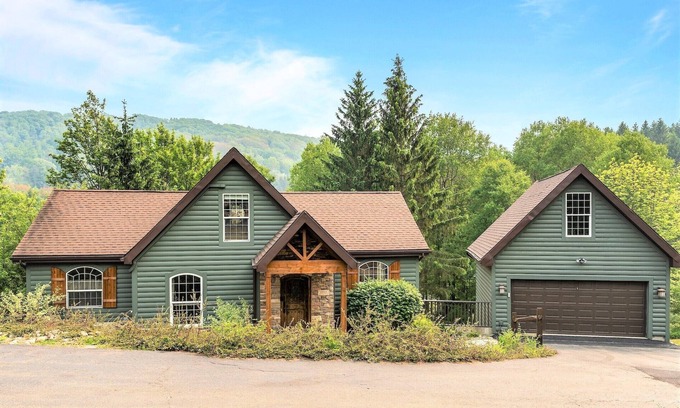 Ellicottville Ski Chalet | 🏡 Log Cabin Stay w/Sauna, Hot Tub + Games Room – Close to Town!