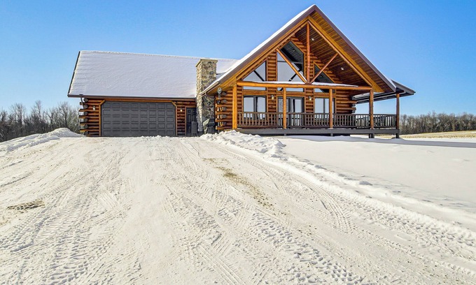 Abrams Cabin | Log Home w/Deck & Sunset Views: 19 Mi to Oconto!