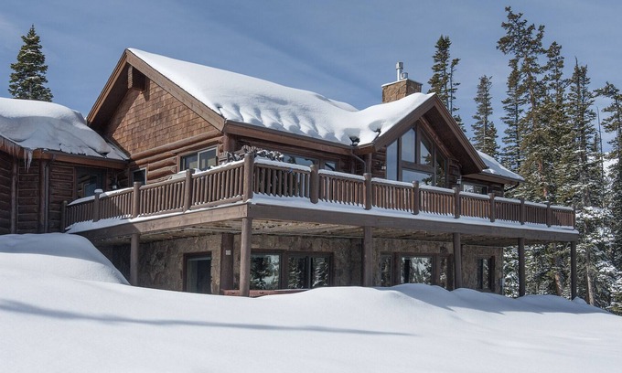 Quandary Village House | Log Home with Breathtaking Views