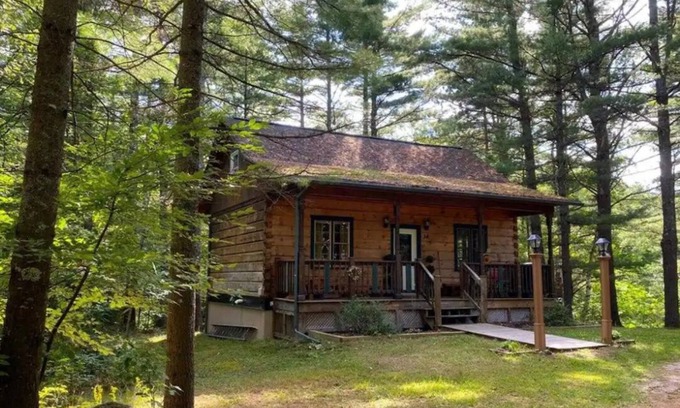 Wilmington Cabin | Logcabin in ADK of Fall Foliage and Winter Whiteface/Lake Placid fun