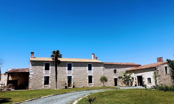 Saint Ouen d'Aunis House | Logis d'aventon <>Magnificent residence 10' from La Rochelle