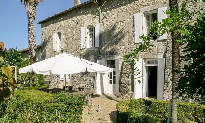 Juignac House | Logis De Chenevière