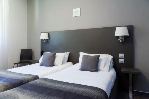 La Roque-d'Antheron Hotel | Logis Hôtel Le Mas De Jossyl