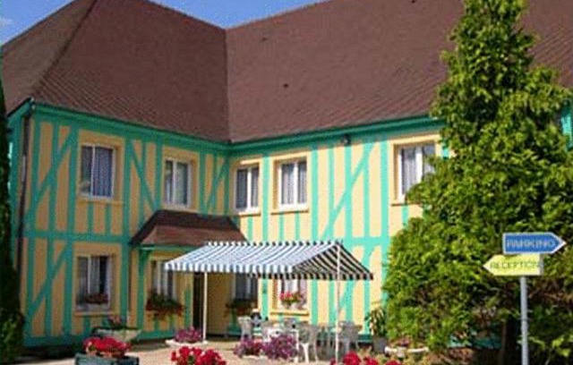 Breviandes Hotel | Logis Hôtel Le Pan De Bois