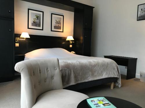 Neufchatel-en-Bray Hotel | Logis Hôtel Les Airelles Neufchâtel En Bray