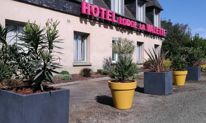 Cesson-Sevigne Hotel | Logis Hôtel Lodge la Valette