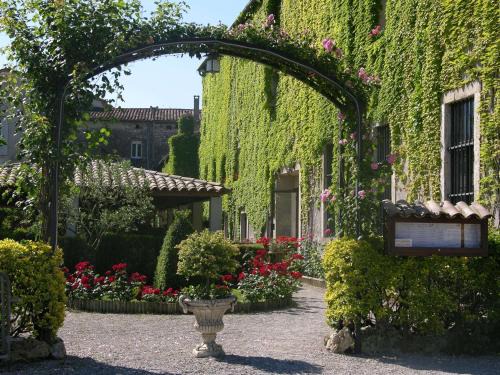 Cazilhac Hotel | Logis Hôtel Restaurant Les Norias