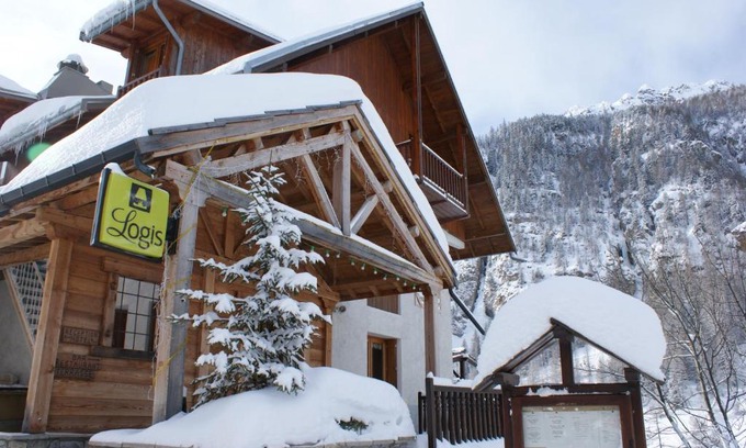 Ceillac Hotel | Logis Hôtel Spa la Cascade