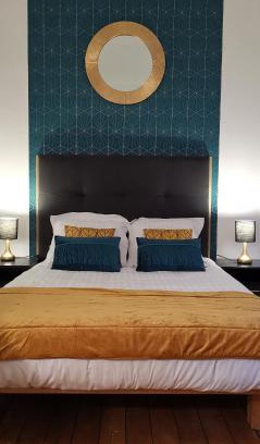 Bourbon-Lancy Hotel | Logis Hotel La Tourelle du Beffroi