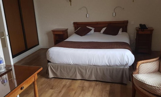 Ligny-le-Chatel Hotel | LOGIS HOTEL - Le Relais Saint Vincent